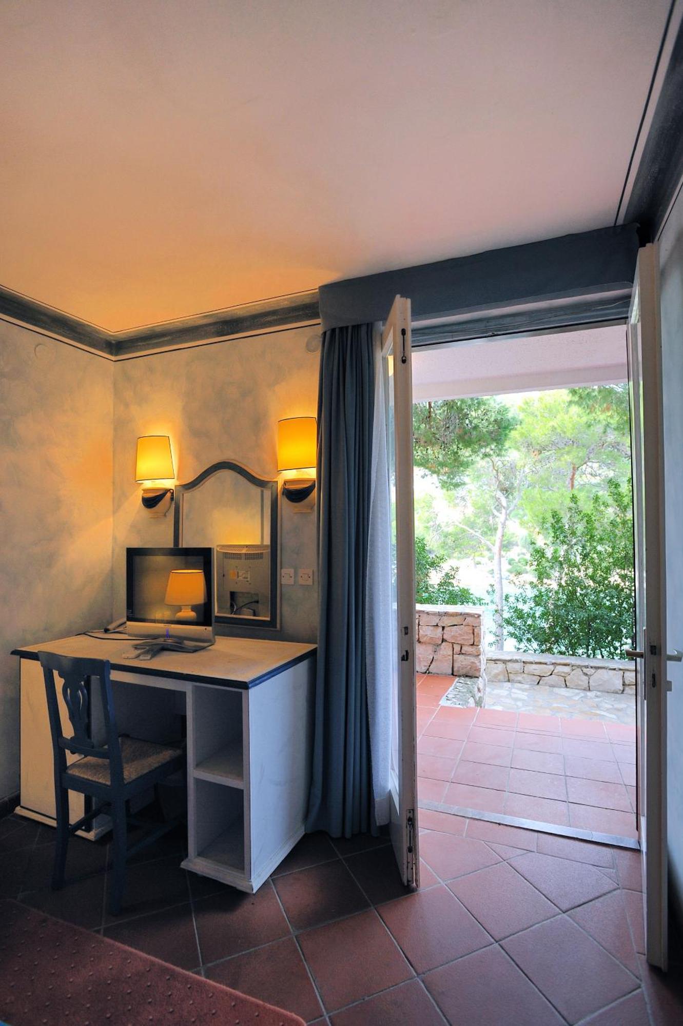 Hotel Solitudo Uble Exterior foto