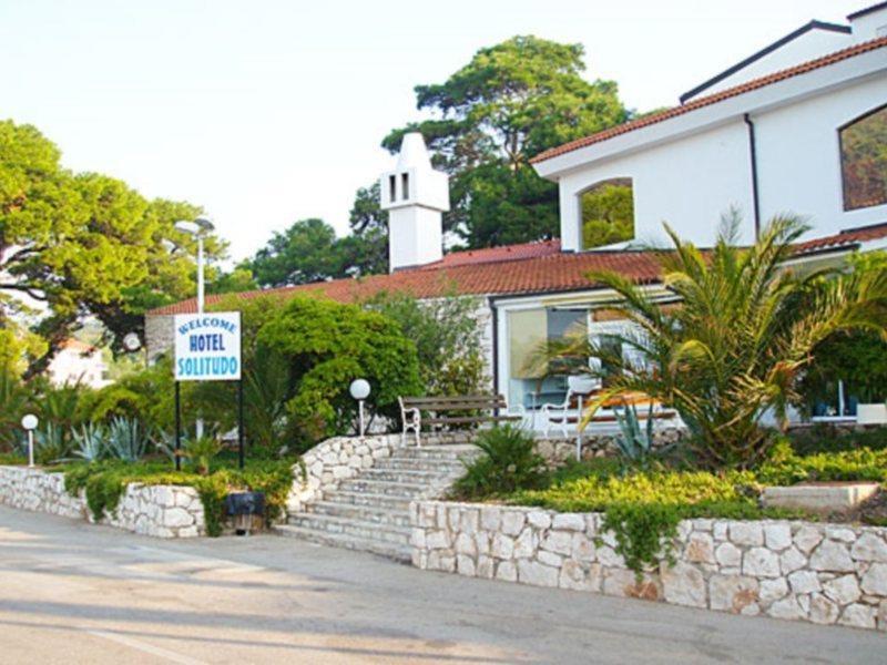 Hotel Solitudo Uble Exterior foto