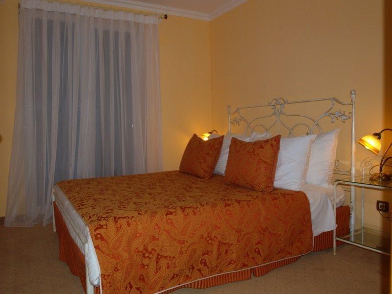 Hotel Solitudo Uble Exterior foto